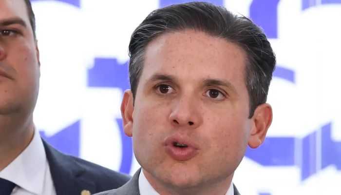  Motta diz que fim da escala 6x1 será debatida por meio de PEC 